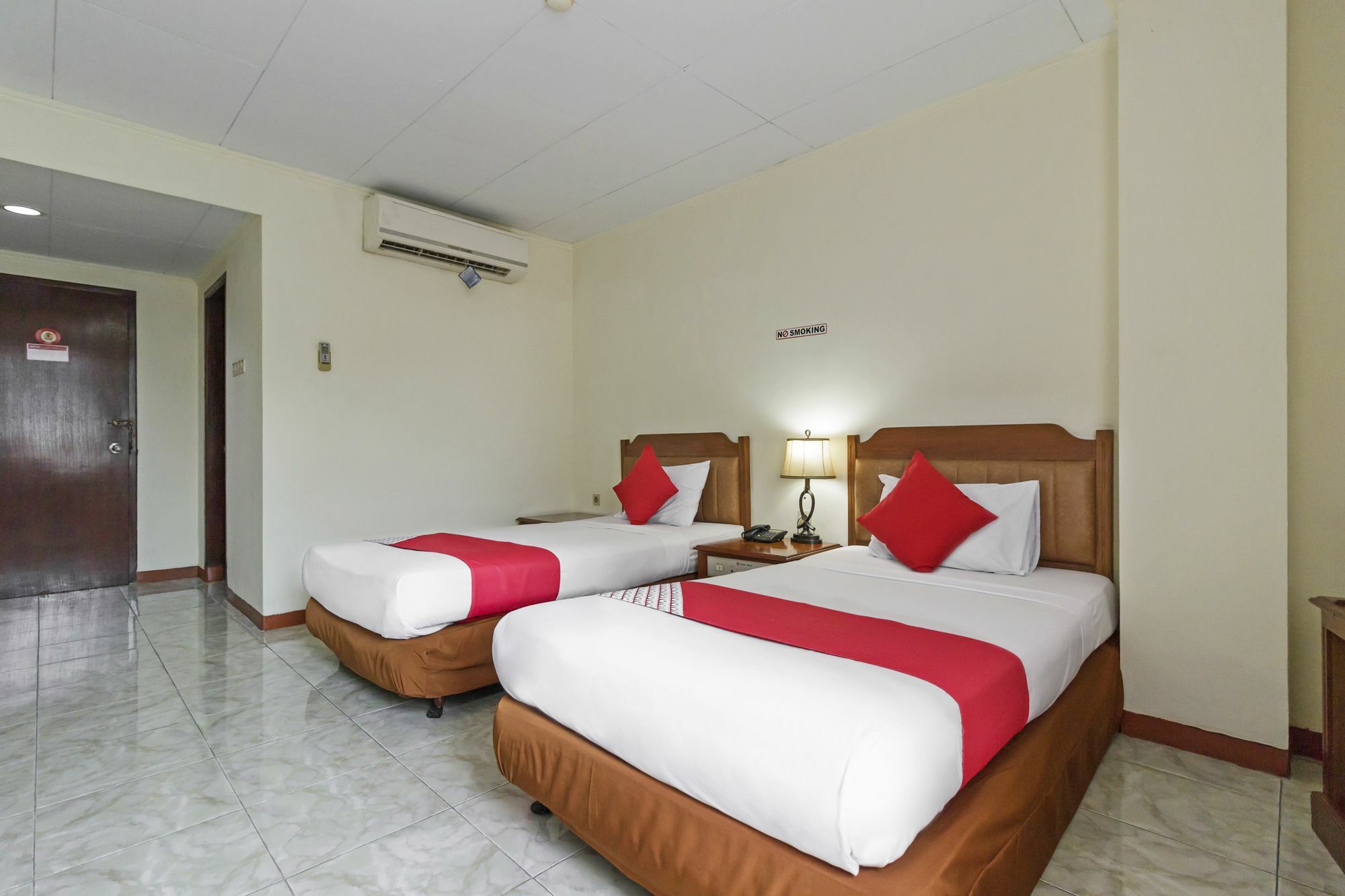 Oyo 108 Hotel Surya جاكرتا المظهر الخارجي الصورة