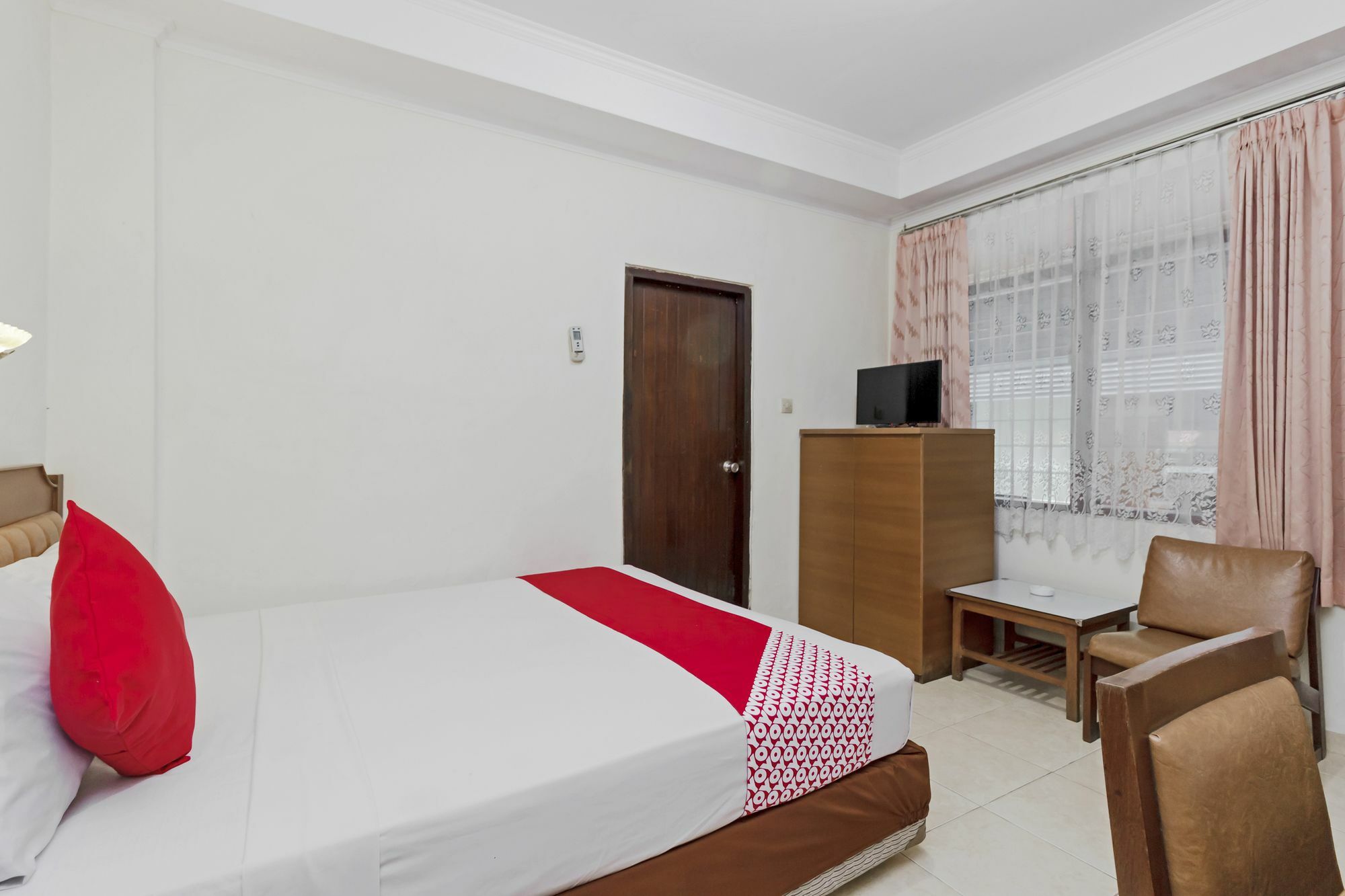 Oyo 108 Hotel Surya جاكرتا المظهر الخارجي الصورة