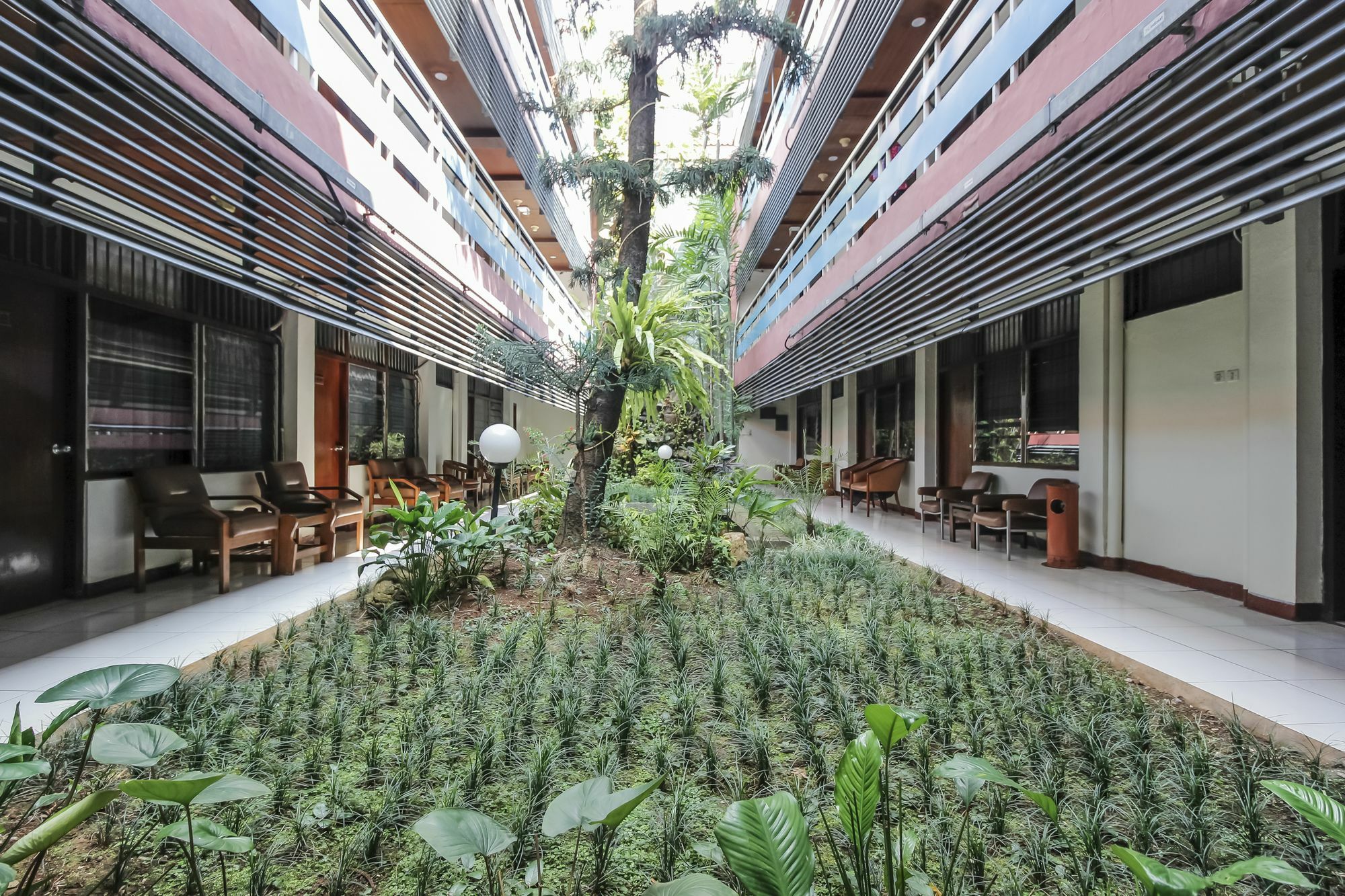 Oyo 108 Hotel Surya جاكرتا المظهر الخارجي الصورة